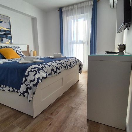 Blue Oasis Sea And Mountain Panorama Apartment เบนัลมาเดนา ภายนอก รูปภาพ