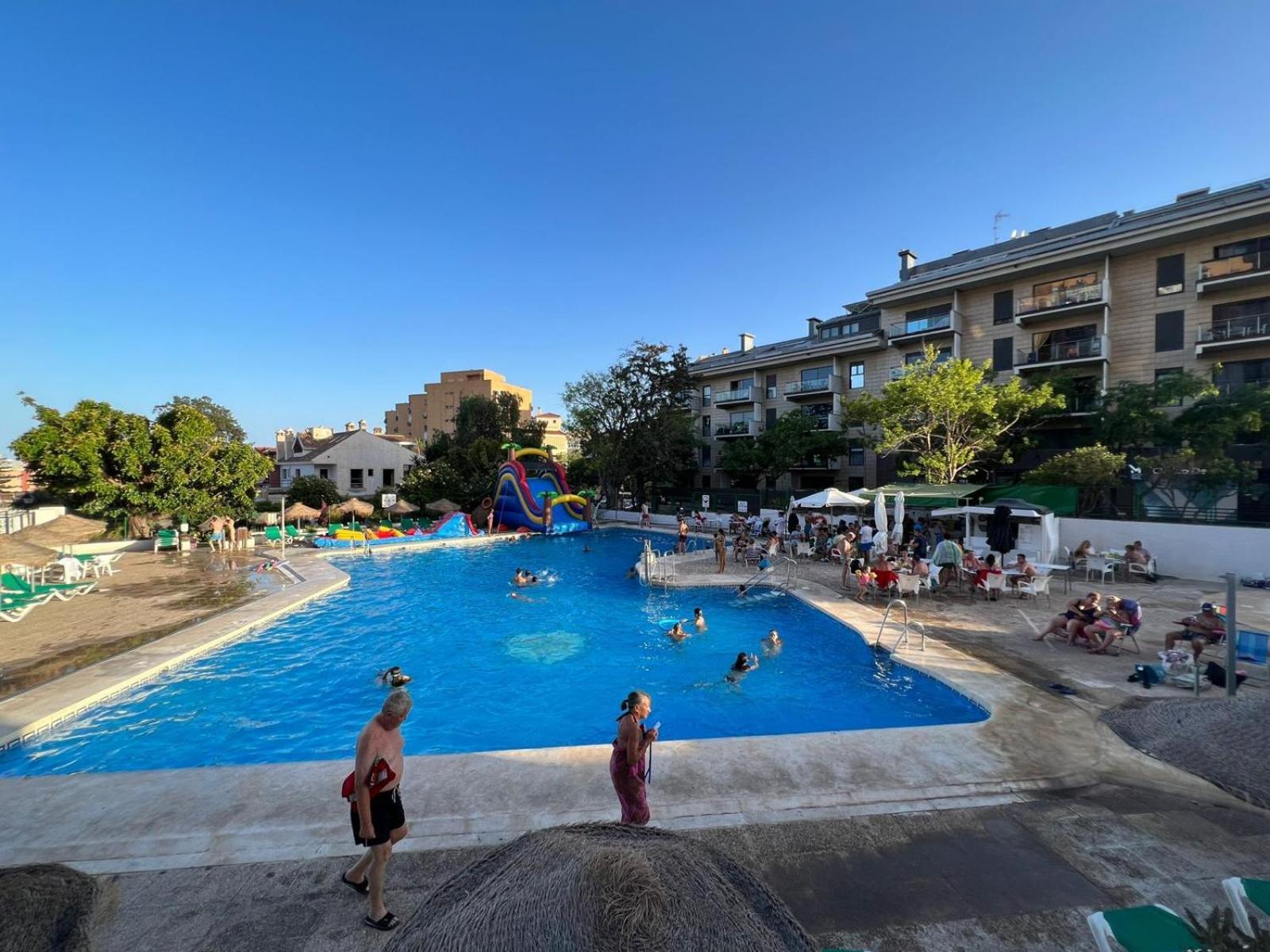 Blue Oasis Sea And Mountain Panorama Apartment เบนัลมาเดนา ภายนอก รูปภาพ
